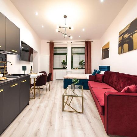 Golden Moonlight Apartment เจโลนากูรา ภายนอก รูปภาพ