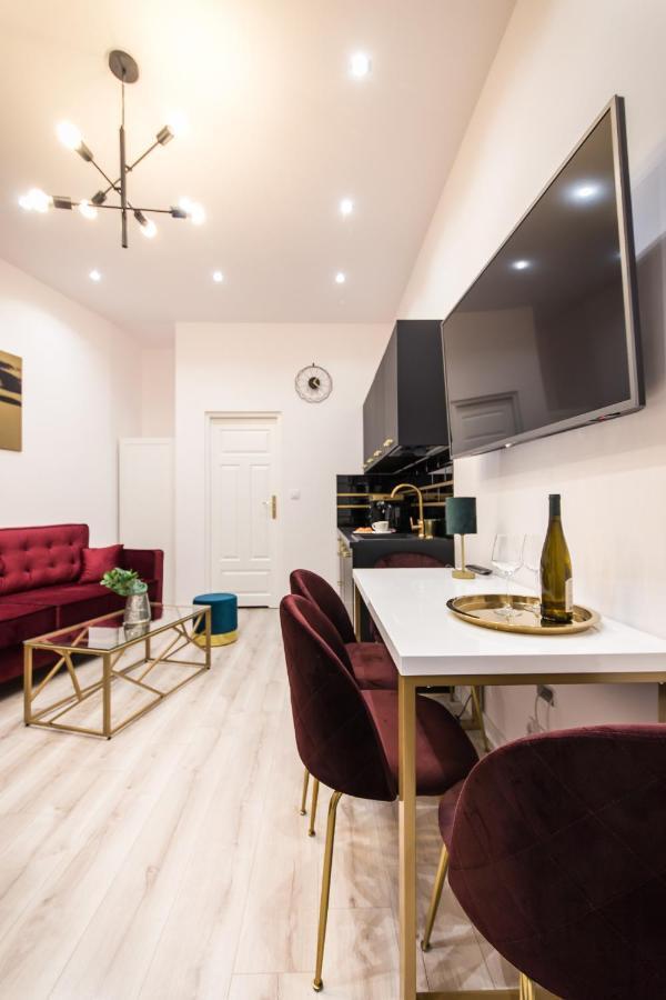 Golden Moonlight Apartment เจโลนากูรา ภายนอก รูปภาพ